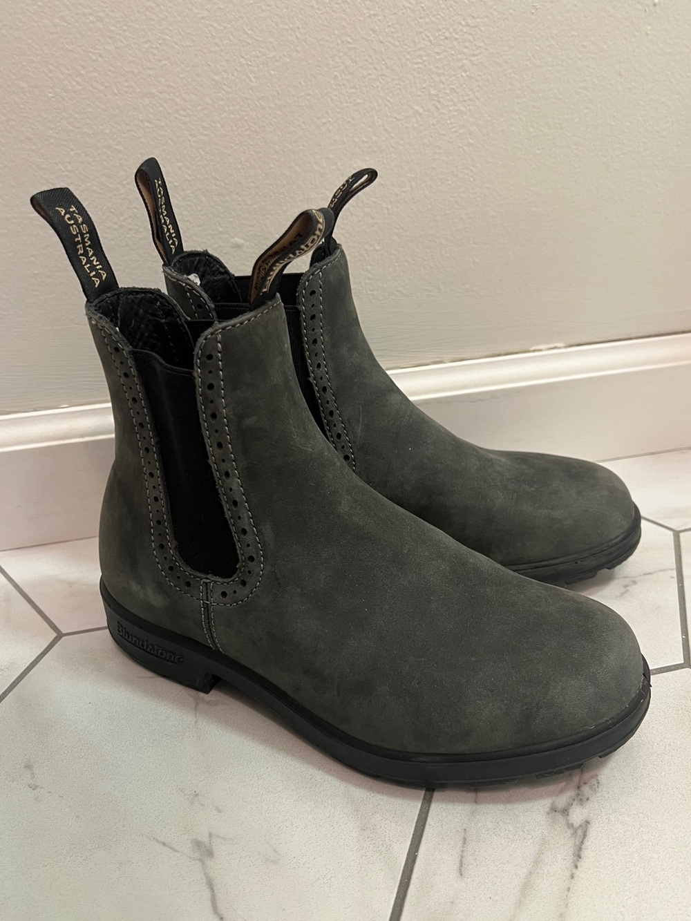 Blundstone High-Top 1630 Rustic Black Chelsea Boot Size 7.5 Women's